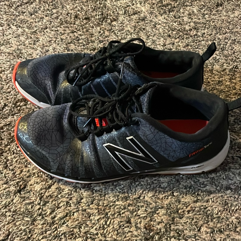 New balance tennis shoes, size 10